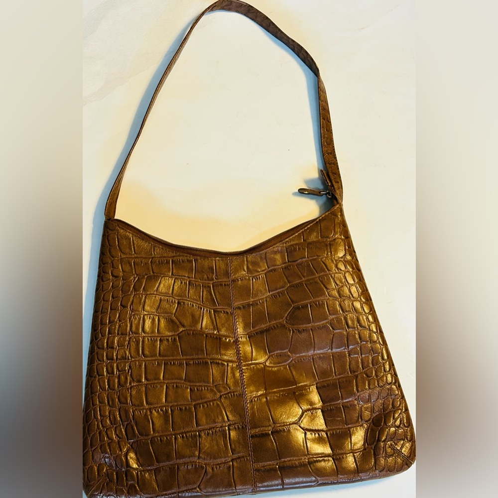 Brown Textured Leather Shoulder Purse Zipper Closure Inner Pocket
